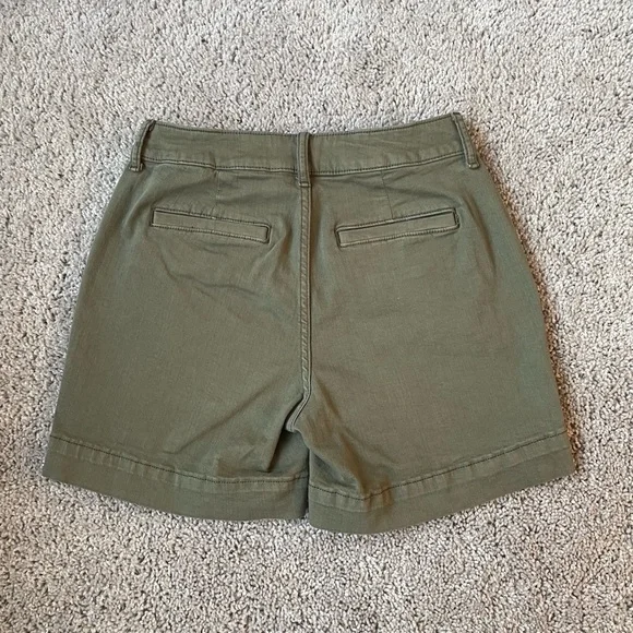 Simply Vera Vera Wang Green Shorts Size 2 Medium Rise Pockets Button Zip Closure - Picture 2 of 10